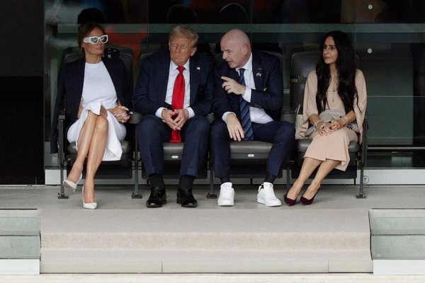 国家正规炒股平台 多次被曝身体部位有异，白宫承认特朗普患病，诱因有这些……